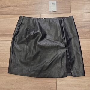 Forever 21 Black Faux Leather Side Slit Skirt Size Medium 29" Waist